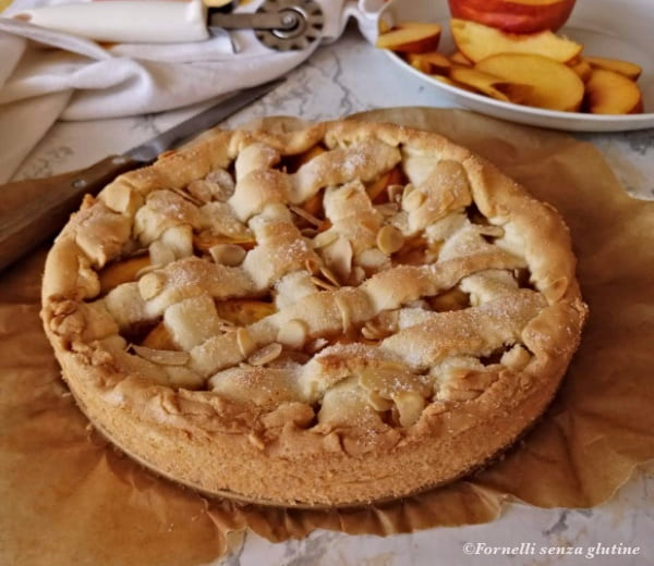 Crostata rustica di pesche nettarine