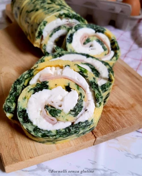 ROTOLO DI FRITTATA AL FORNO FARCITO - Un delizioso Rotolo di frittata cotto in forno e poi farcito con del buon prosciutto di Praga e del formaggio Casatella. Antipasti freddi, antipasti senza glutine, frittata al forno , menu di natale, ricette facili, ricette buffet, ricette senza glutine