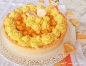 Crostata con crema pasticcera e pesche