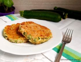 Gli Hamburger di zucchine sono uno dei tanti piatti da poter preparare con questo ortaggio.Hamburger vegetariano, hamburger di zucchine,secondi vegetariani.