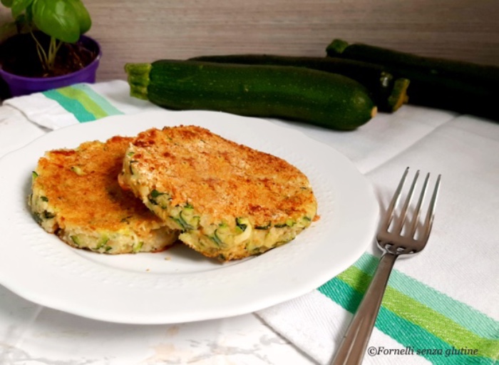 Gli Hamburger di zucchine sono uno dei tanti piatti da poter preparare con questo ortaggio.Hamburger vegetariano, hamburger di zucchine,secondi vegetariani.