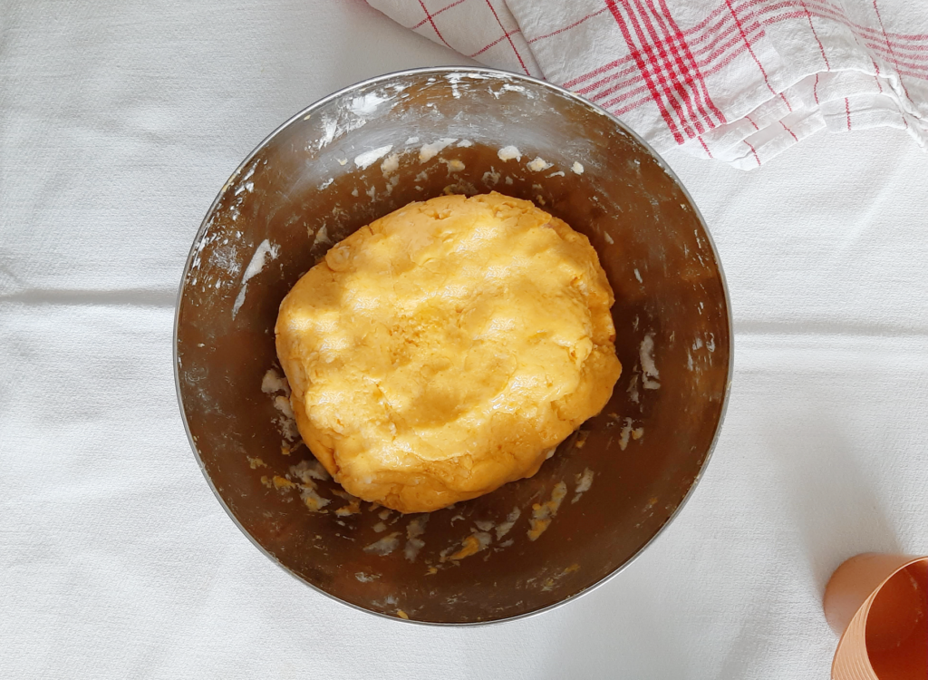 Focaccine alla zucca senza glutine con rosmarino e semi di sesamo per portare l'autunno in tavola.Focaccia alla zucca,Ricette senza glutine,Ricette zucca.