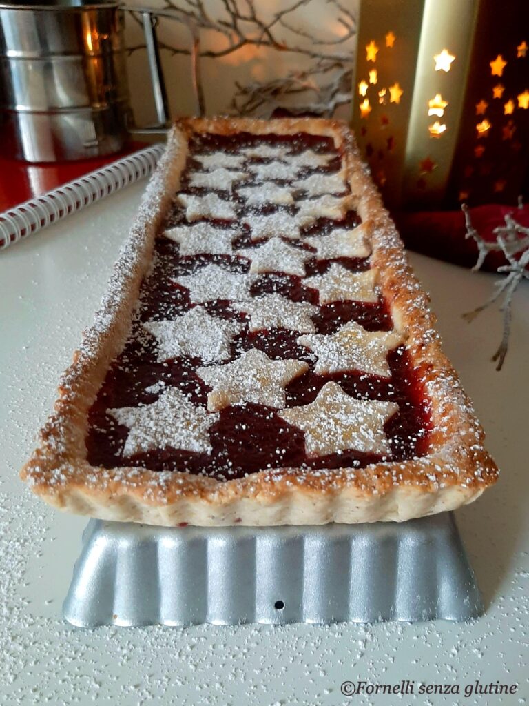 La Crostata Linzer è un dolce che profuma di nocciole,cannella,chiodi di garofano e lamponi.Torta Linzer senza glutine crostata senza glutine